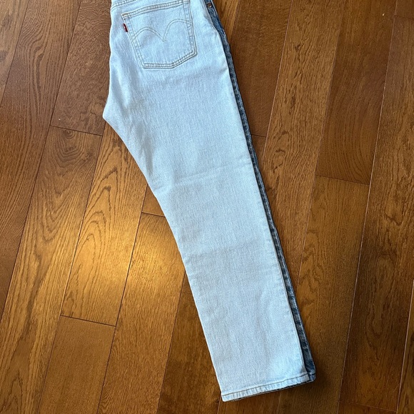 Levi's Women's 501 Original Selvedge Two-Tone High Rise Cropped Jeans - Picture 3 of 6